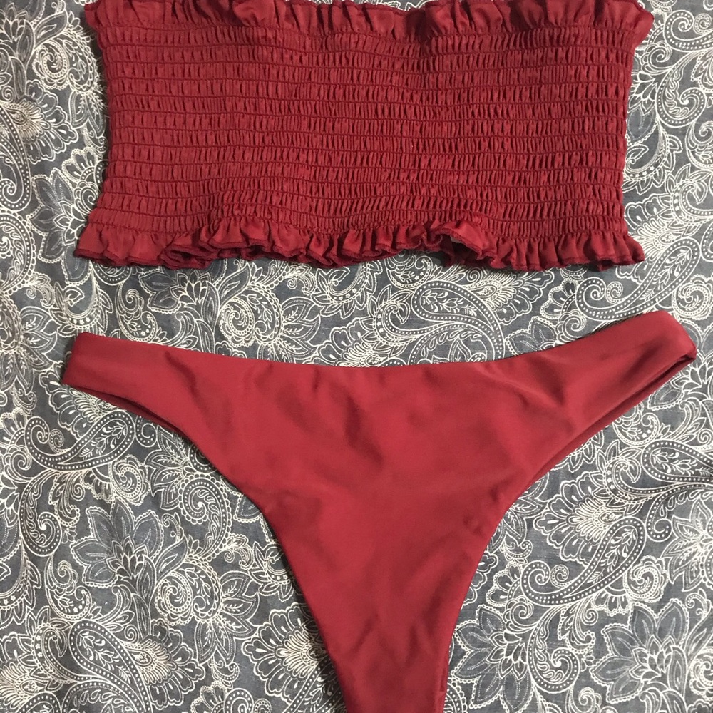 Maroon bikini.Super cute.Front&back pics. Sz sm